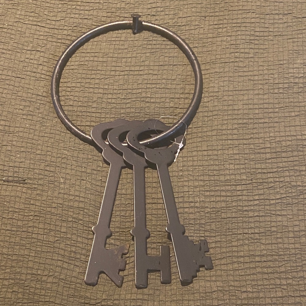 Black Metal Key Wall Decor